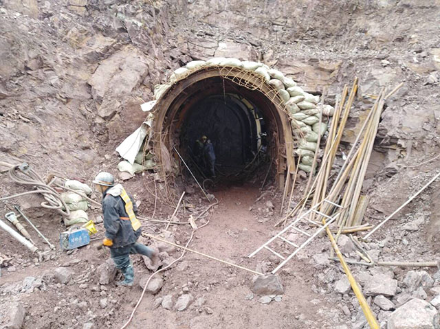 客戶來(lái)電說(shuō)：我的隧道扒渣機(jī)沒勁了…